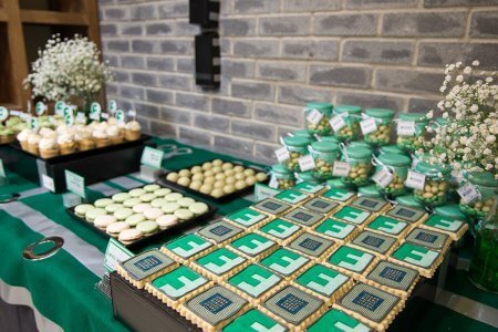 שולחן קינוחים בסגנון אלקטרוני