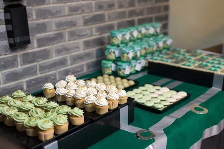 שולחן קינוחים בסגנון אלקטרוני