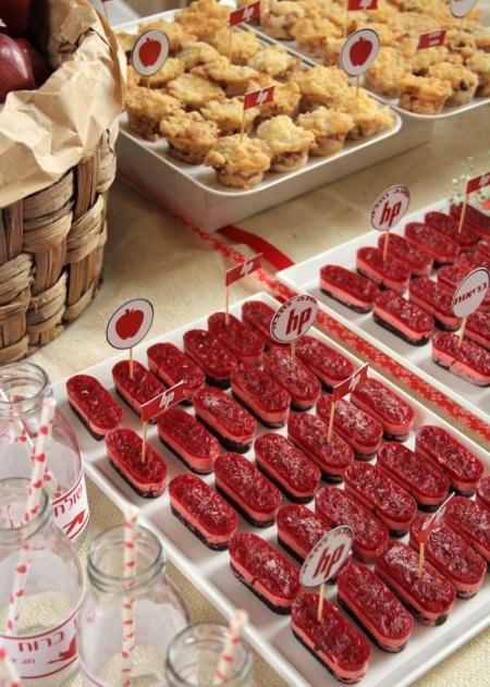 מוס פטל, עוגת תפוחים ופירות יעד