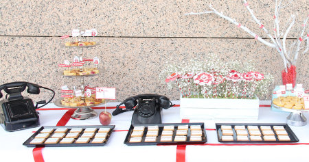 מבט חזיתי על חלק משולחן המתוקים