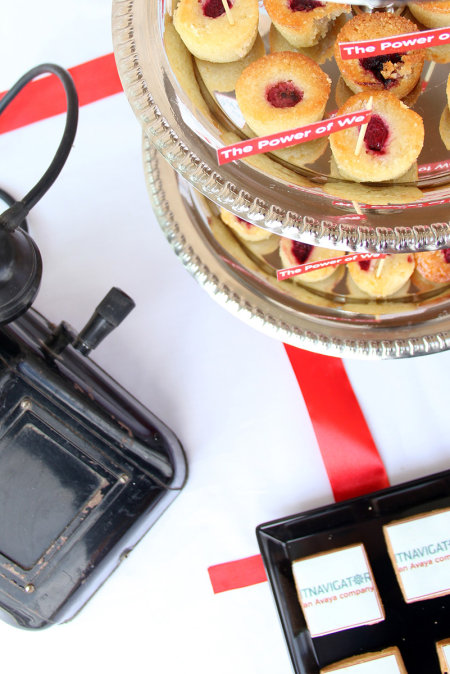 טלפון ישן, עוגיות ממותגות ומעמד עוגות אישיות