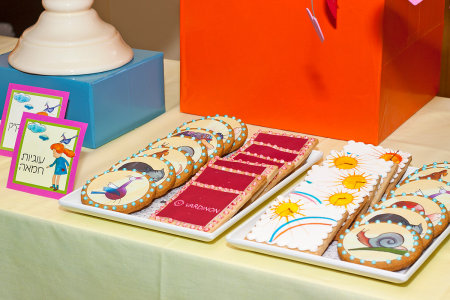 עוגיות עם איורים מספריה של רינת הופר