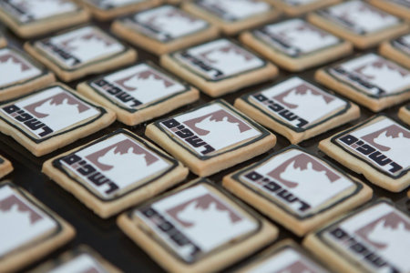 עוגיות ממותגות לארוע חנוכת מפעלדלתות רשפים