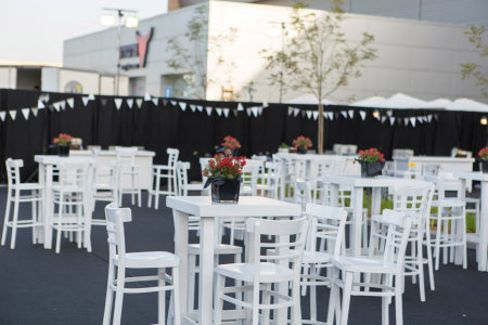 שולחנות הישיבה המקושטים בארוע