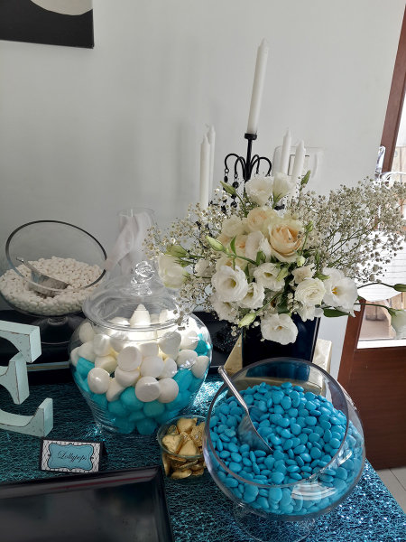 צנצנות ענק עם מתוקים