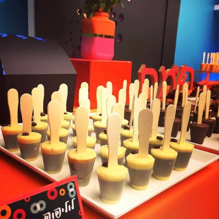 שולחן קינוחים לחנוכה