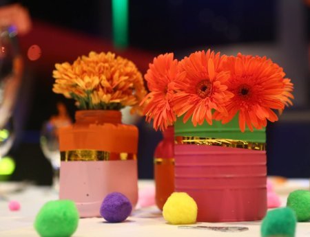 עיצוב עם פרחים צבעוניים