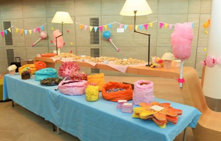 שולחן ממתקים צבעוני