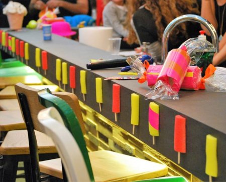 בר עם עיצוב ממתקים