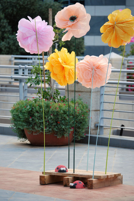 פרחי נייר ענקיים