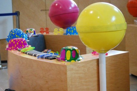 סוכריות ענק וכובעי פורים