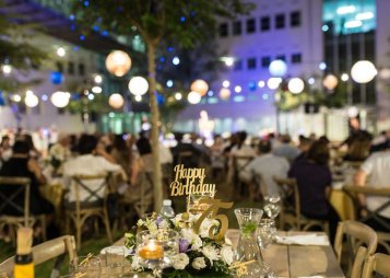 פרחים עם כיתוב happy birthday 75